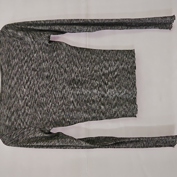 Hollister Must Have Collection Gray Henley With Gathered Front Size Med - Picture 7 of 9